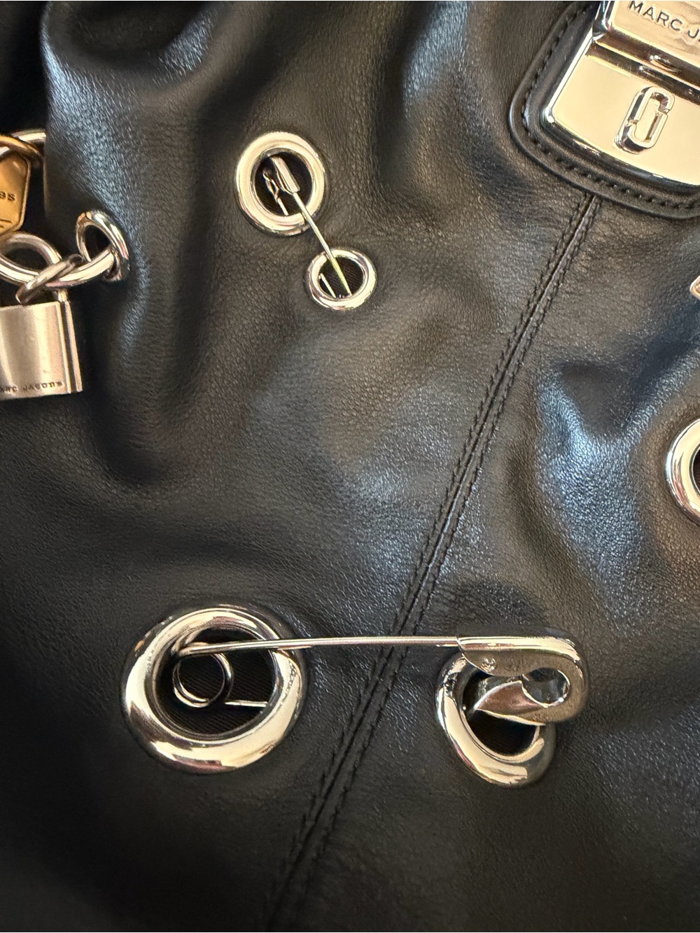 Marc Jacobs Grommet Charm Cristina Leather Tote Black - Picture 13 of 16